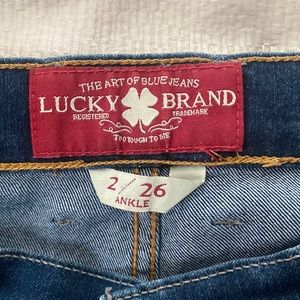 Lucky Brand Sweet N Straight Ankle Jeans size 2/26. Inseam 28”